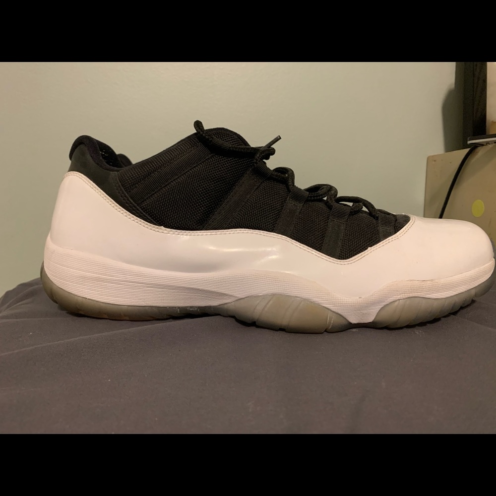 jordan tuxedo 11 lows